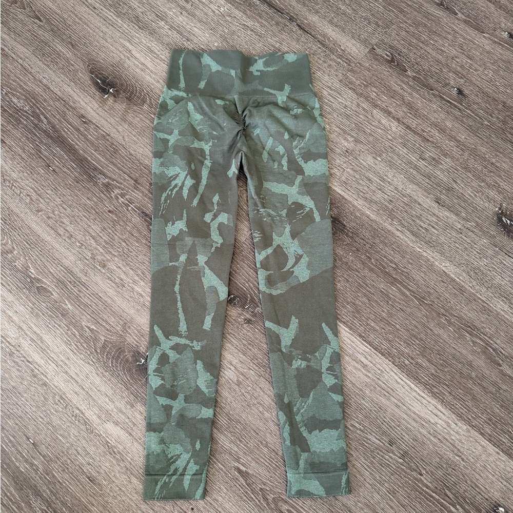 Gymshark Green Camo Seamless Leggings - Picture 3 of 5